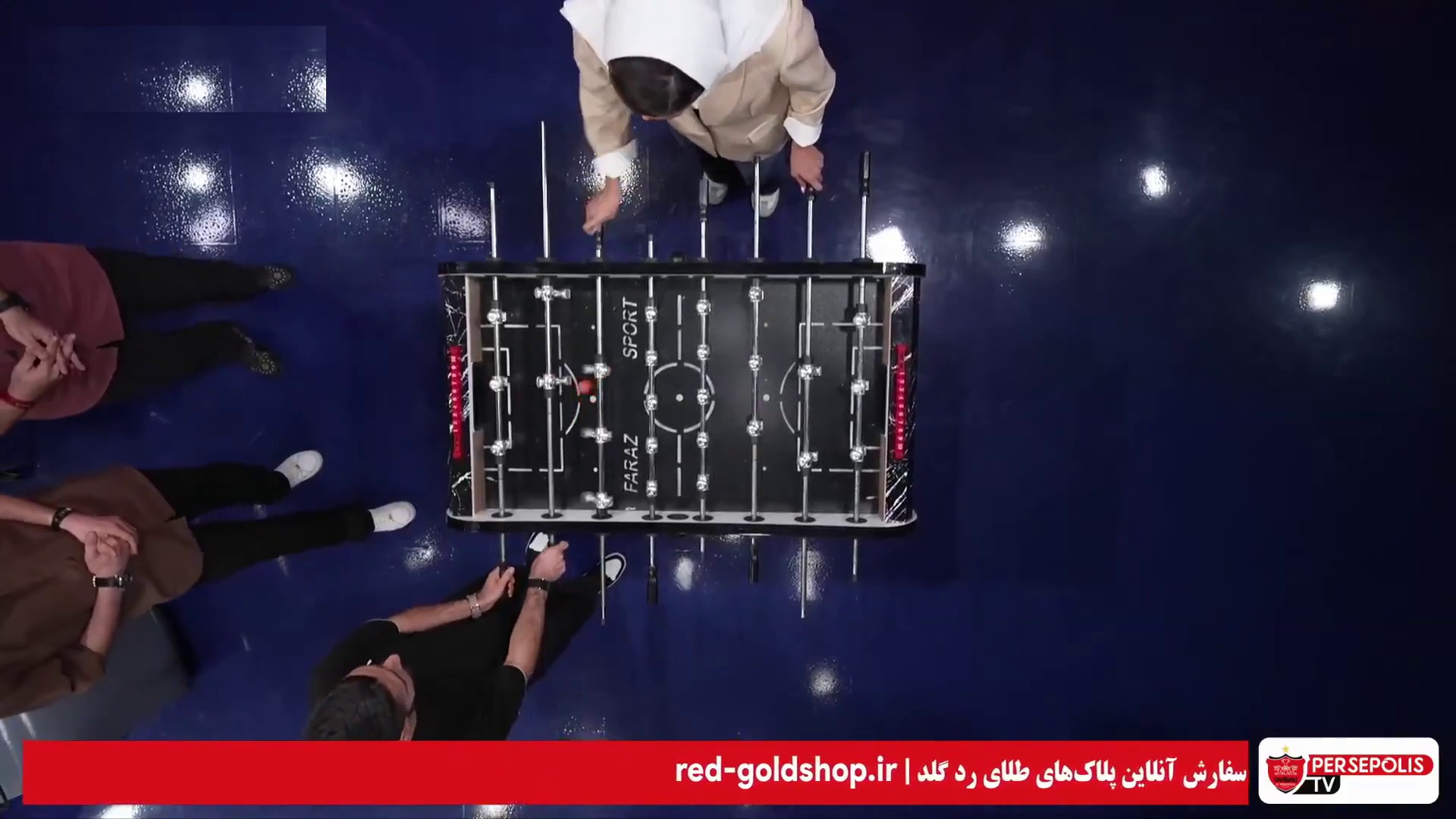 چالش فوتبال دستی محمد عمری و زینب عباسپور بازیکن تیم بانوان پرسپولیس